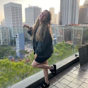 Meet your Posher, Danielle